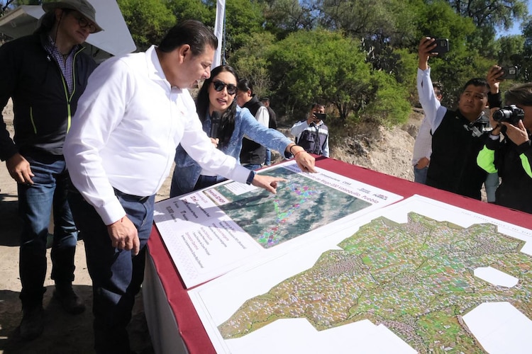 Gobernador Alejandro Armenta supervisa la obra de Modernización del Distrito de Riego 030.