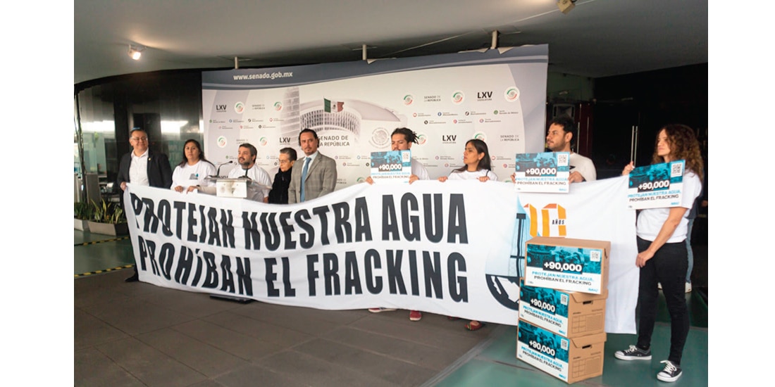 EN 2024 la organización “Voces Exigen” entregó más de 90 mil firmas ciudadanas en el Senado con la finalidad de evitar que se destine una gota más de agua para realizar esta técnica