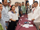 El Gobernador Salomón Jara Cruz durante la recepción formal del pliego petitorio de la Sección XXII.