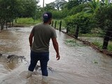 Inundación y acumulación de lodo por las lluvias, ayer en El Zapotal.