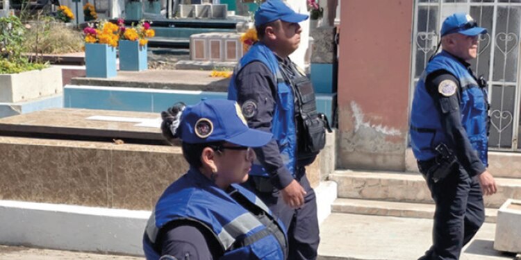 Elementos de la SSC inician operativo
de Día de Muertos, ayer en la ciudad.