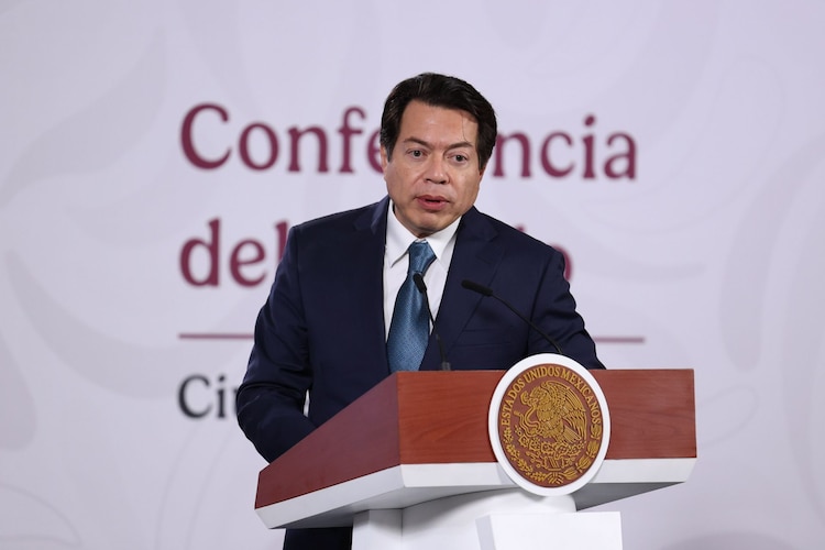 Mario Delgado, secretario de Educación Pública, llamó a "abrir el debate" sobre el uso de teléfonos en las aulas.