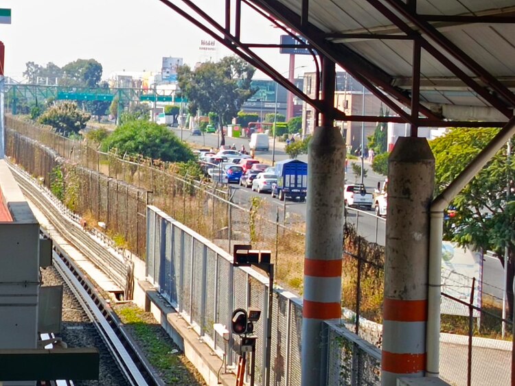 El bloqueo de trabajadores se realizó desde muy temprano, afectando diversas vialidades importantes en el municipio de Ecatepec y zonas aledañas.