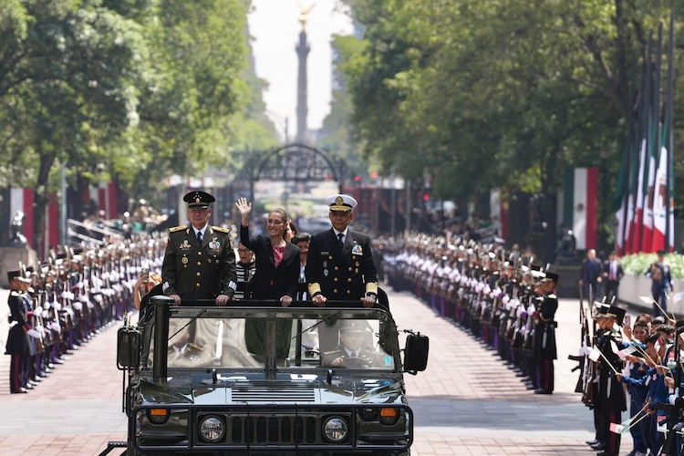 La Presidenta de México encabeza el acto por la defensa de la patria y la soberanía nacional, el año pasado.