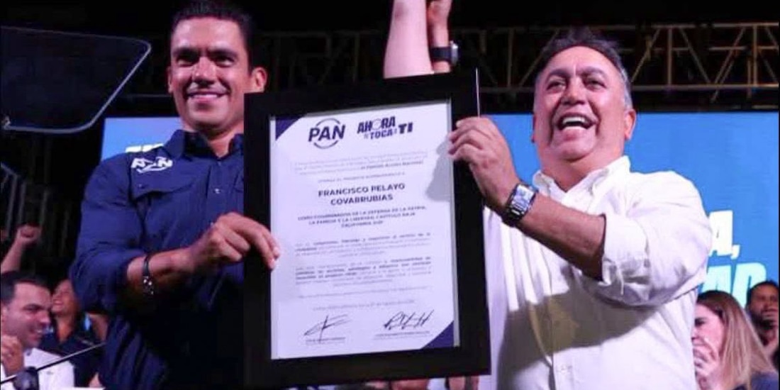 Francisco Pelayo Covarrubias durante su nombramiento como Coordinador de la Defensa de la Patria, Familia y Libertad en Baja California Sur.