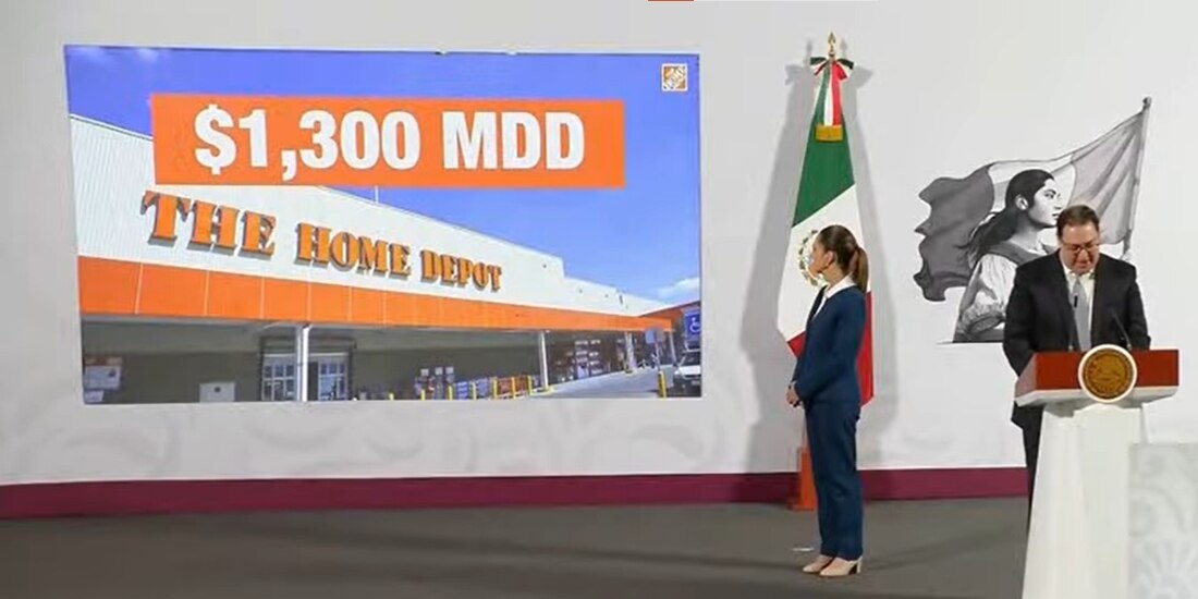 Conferencia en Palacio Nacional.