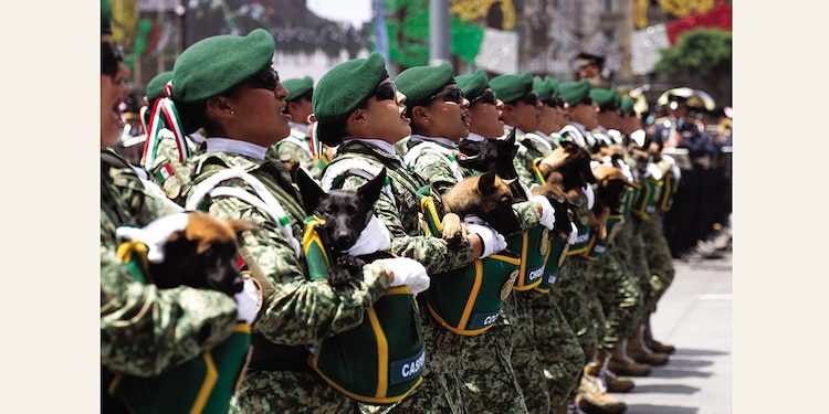 Aspectos del desfile patrio por los
216 años del inicio de la lucha de Independencia