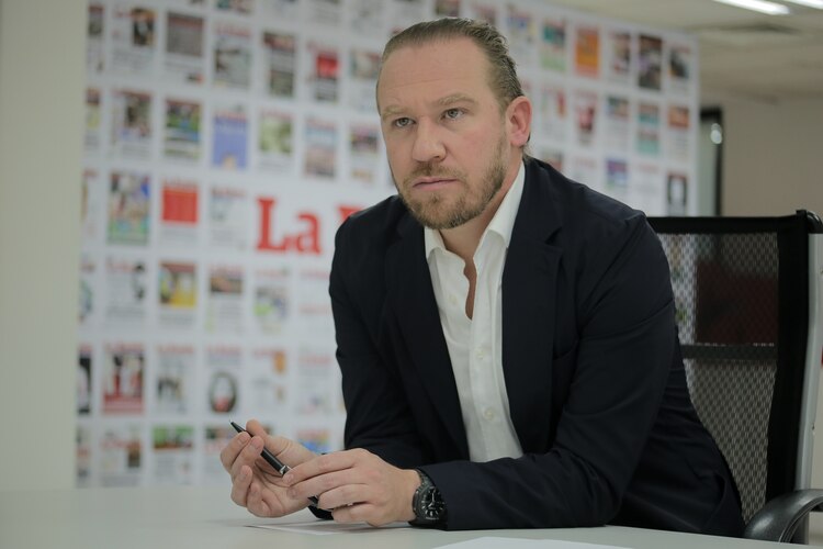 El candidato del PAN, PRI y PRD a la Jefatura de Gobierno, en entrevista.