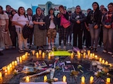 Fotografía de archivo de un encuentro de fans del grupo Camilo Séptimo en el Monumento a la Revolución, donde se reunieron para honrar a "Honas" Meléndez.