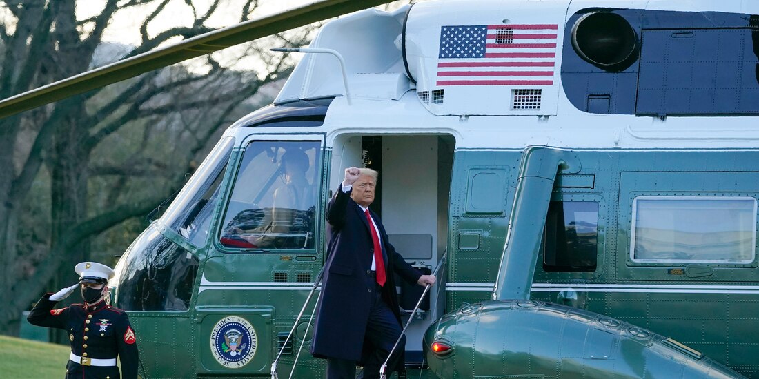 Presidente Donald Trump saluda al abordar el helicóptero Marine One en el jardín de la Casa Blanca, miércoles 20 de enero de 2021.