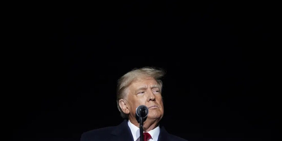 El equipo de campaña de Trump vende una playera con una falsa foto policial de cuando un ciudadano es registrado en el Sistema de Justicia de Estados Unidos