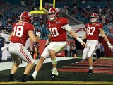 Jugadores de Alabama celebran una anotación ante Ohio en la final de la NCAA