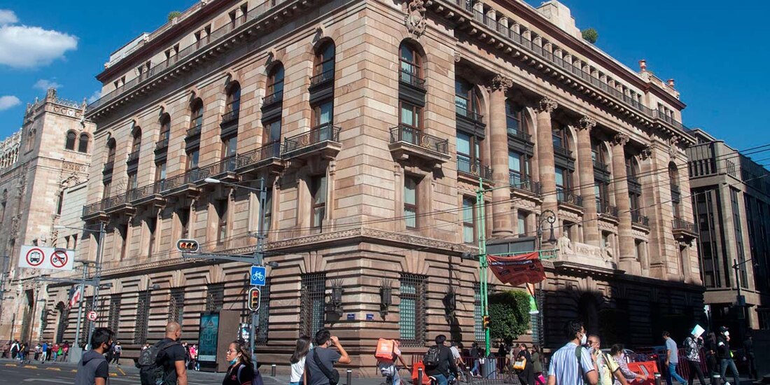 Banxico subiría la tasa de interés de referencia a un máximo nivel histórico, según un sondeo de la agencia Reuters.