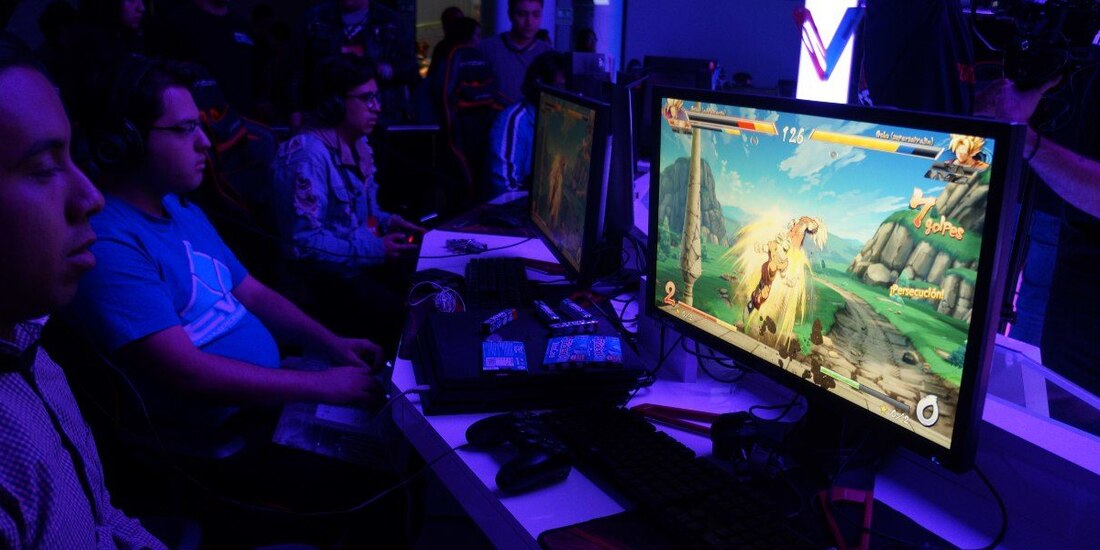 Proponen que autoridades vigilen videojuegos en línea, contenidos en sistemas de Internet y redes sociales<br>