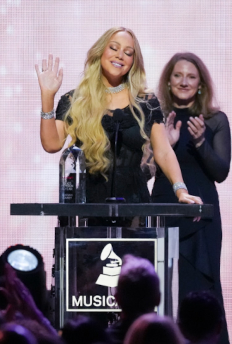 Mariah Carey, recibe el premio Persona del Año MusiCares 2026, el viernes 30 de enero, en Los Ángeles.