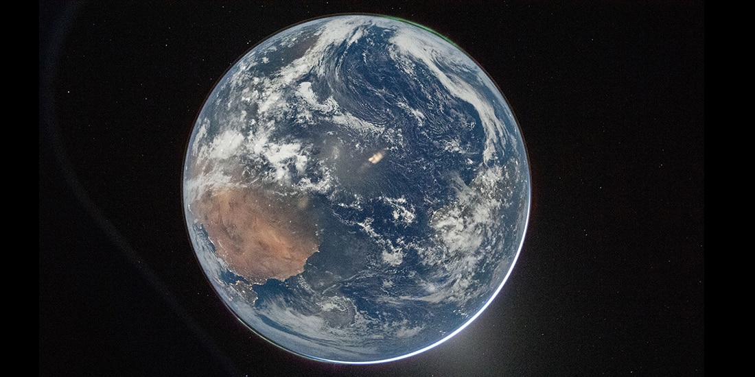 La tierra desde la nave espacial Orion.