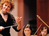 LA ARTISTA ganadora del Grammy, durante un recital