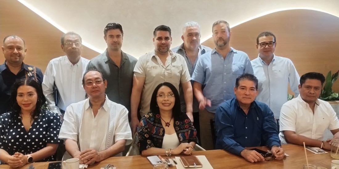 Esthela Damián Peralta durante el encuentro con líderes del sector hotelero en Acapulco.