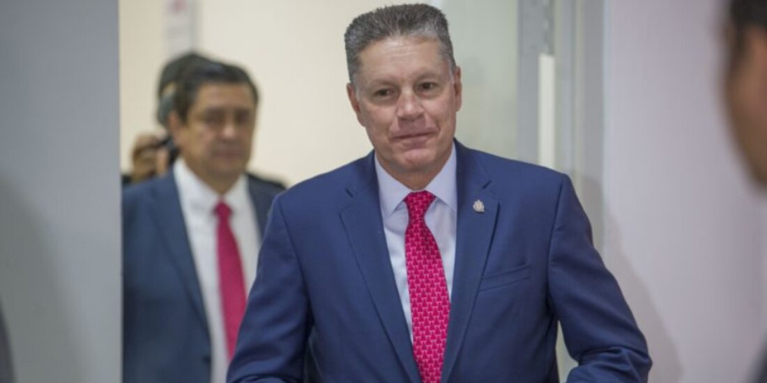 El directivo antes de una conferencia de prensa con el Guadalajara.