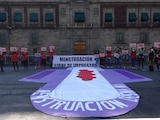 Mujeres protestaron el 28 de mayo de 2021 en el Zócalo contra IVA a productos de gestión menstrual.