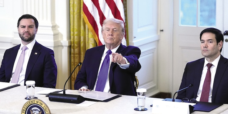 El presidente Donald Trump (c.), flanqueado por el vicepresidente J.D. Vance (izq.) y el secretario de Estado, Marco Rubio, el pasado 9 de enero.