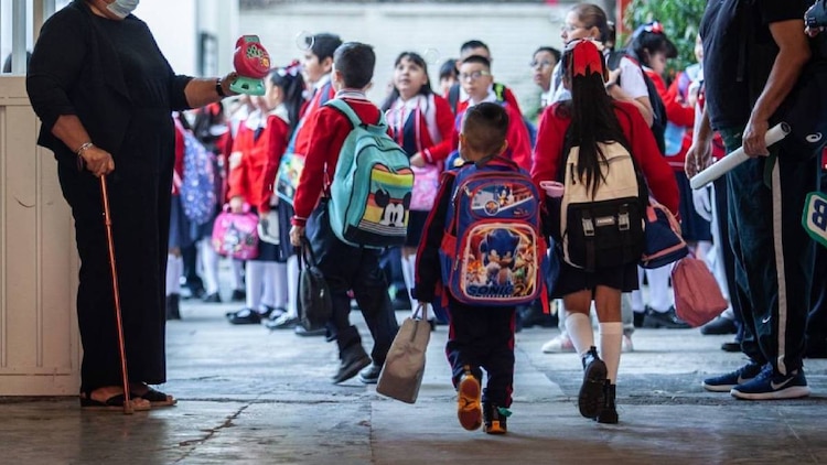 Se recomienda supervisar los contenidos consumidos por menores