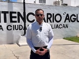 Sinuhé Téllez, titular de la SSP Sinaloa, al exterior del penal de Aguaruto, en Culiacán.