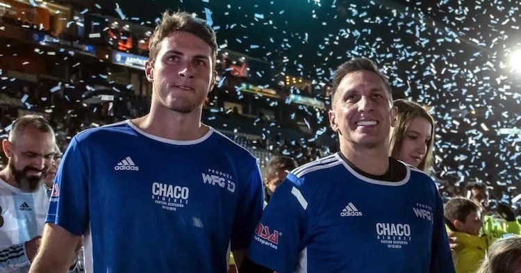 Christian 'Chaco' Gimenez en su despedida junto a su hijo Santiago Gimenez