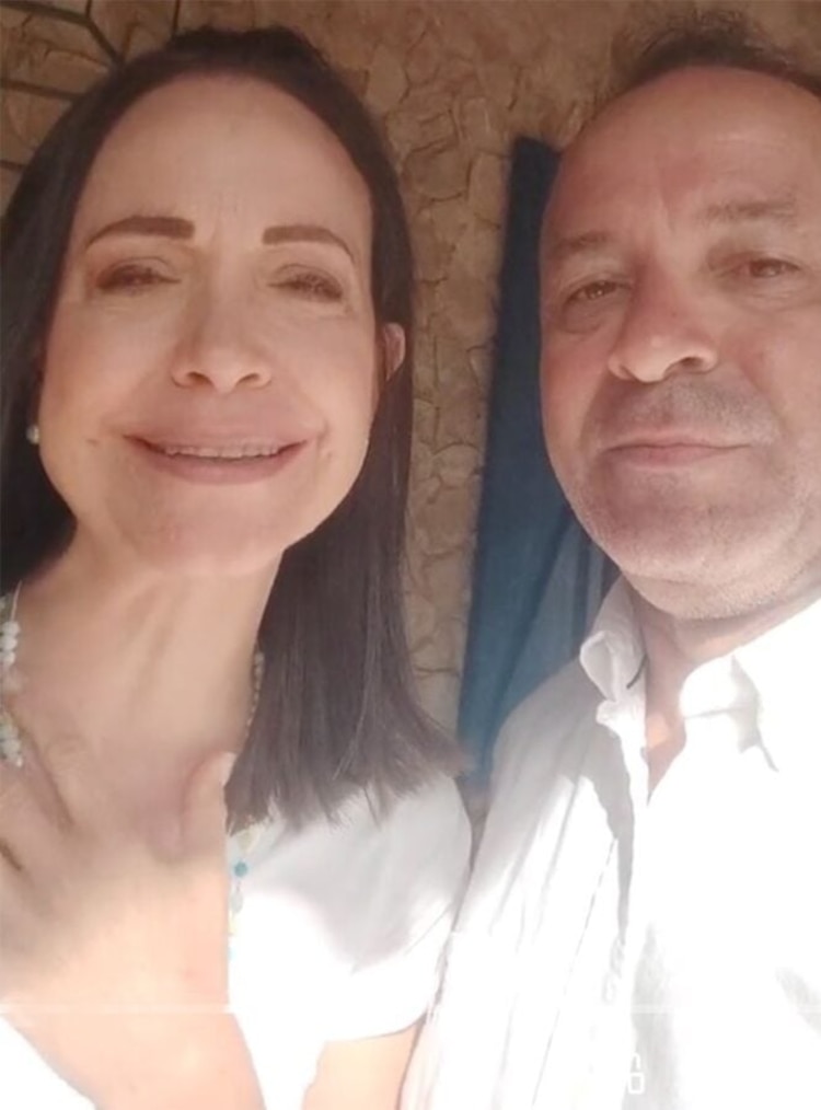 Abogado constitucionalista y esposo de Machado, Fernández ha sido un pilar discreto y clave en la carrera política de la líder venezolana.