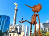 Pinocho de Guillermo del Toro da un paseo por la CDMX (FOTOS)