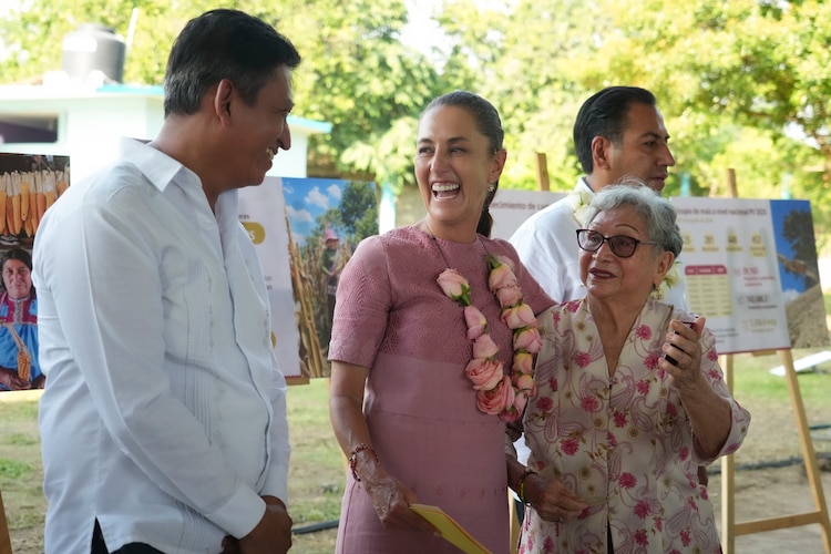 Al centro, la Presidenta Claudia Sheinbaum Pardo.