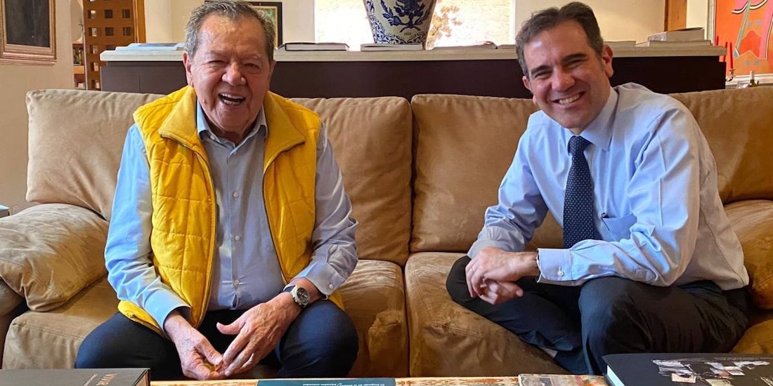 El presidente del Consejo General del Instituto Nacional Electoral (INE), Lorenzo Córdova, y Porfirio Muñoz, diputado de Morena, se reunieron este lunes