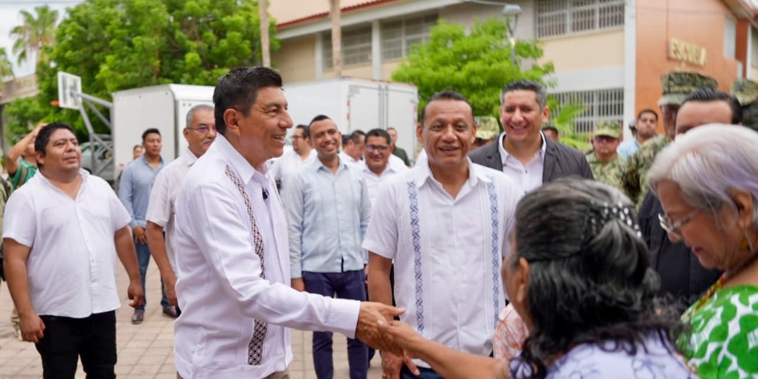 El gobernador de Oaxaca, Salomón Jara Cruz, recorrió las calles de Juchitán