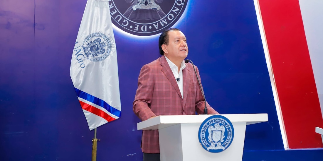 Javier Saldaña Almazán, rector con licencia de la UAGro.