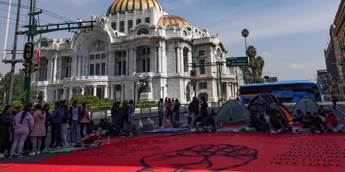 Bloqueo por parte de estudiantes de la Escuela Rural de Tetela Puebla en Avenida Eje Central en días pasados