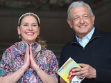 Beatriz Gutiérrez Müller y AMLO en Palacio Nacional
