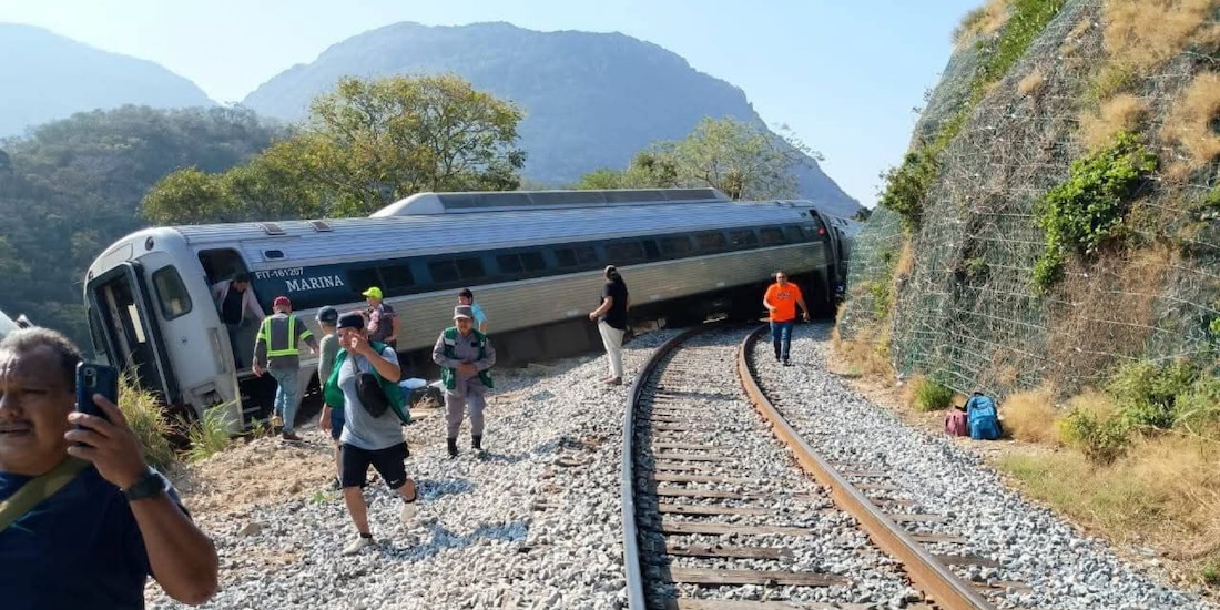 Descarrilamiento de máquina del Corredor Interoceánico en Oaxaca.