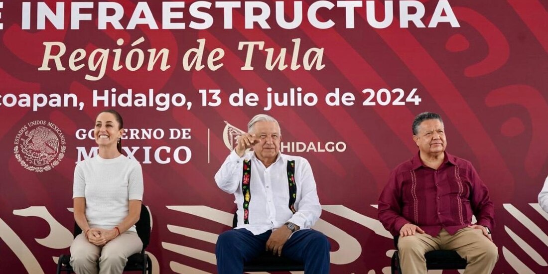 El presidente López Obrador (centro) estuvo en Tula, Hidalgo, como parte de su gira de trabajo.