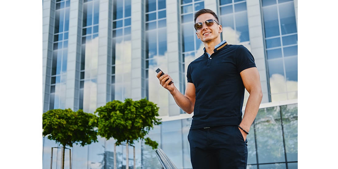 Las camisas polo te harán ver casual, pero elegante.