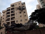 Daños a un edificio en Israel, después de recibir un ataque armado desde Gaza.