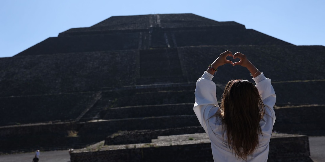 Miles de personas acudieron a la zona arqueológica de Teotihuacán para recibir el equinoccio de primavera