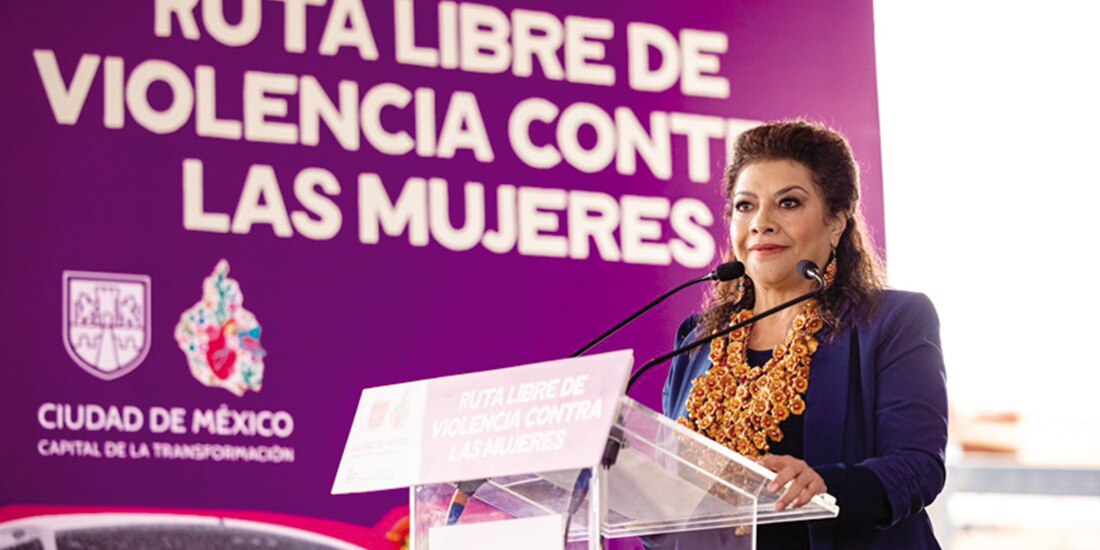 Clara Brugada, ayer, al presentar la firma del acuerdo con transportistas