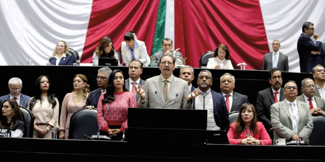 Integrantes de la bancada del PT, encabezados por Reginaldo Sandoval, ayer.