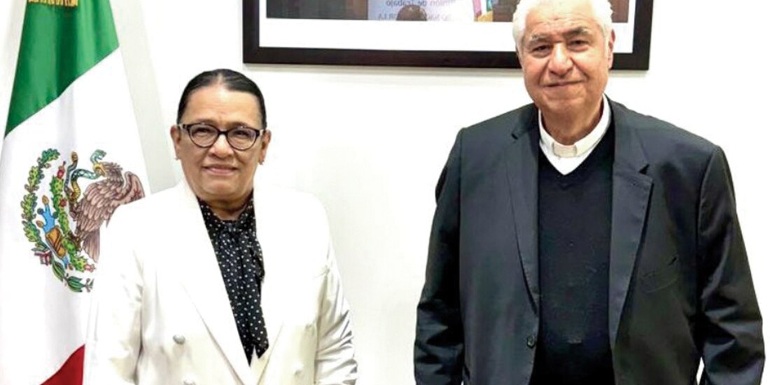 La secretaria de Gobernación, Rosa Icela Rodríguez, y el presidente de la CEM, Rogelio Cabrera López, ayer.