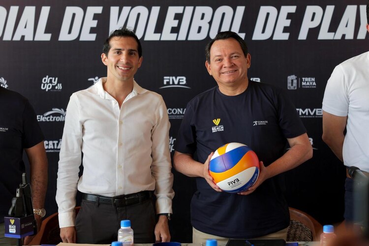 Joaquín Díaz Mena subraya el impacto del Tour Mundial de Voleibol de Playa en la promoción deportiva y el crecimiento turístico de Yucatán.