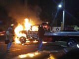 Choferes de grúa impactaron sus vehículos contra unidades de transporte público