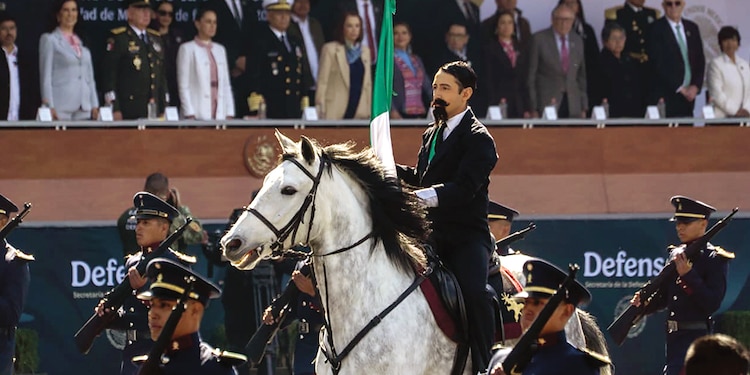 Desfile conmemorativo del 113 aniversario.