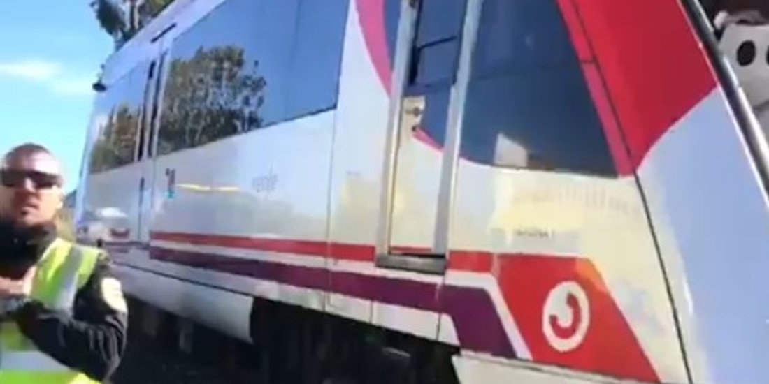 Un tren choca contra una grúa en Cartagena y deja cuatro heridos leves.