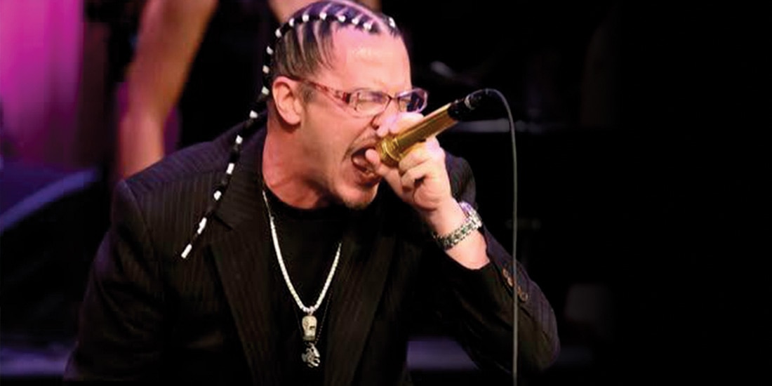 El músico Mike Patton durante el show del jueves en la Ciudad de México.