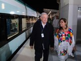Gobernadora Mara Lezama, ataviada con traje maya, y presidente López Obrador en la inauguración de la ruta Cancún-Palenque del Tren Maya.